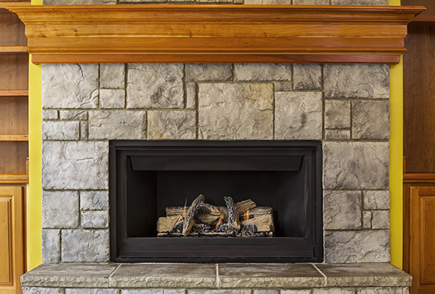 What's the Difference Between Fireplaces vs Fireplace Inserts?